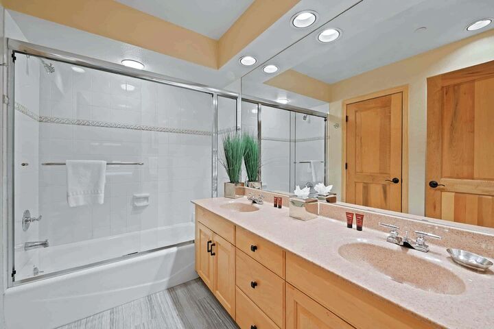 #125 - Ensuite Bathroom