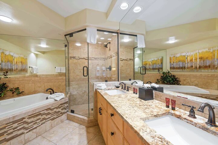 #125 - Master Ensuite Bathroom