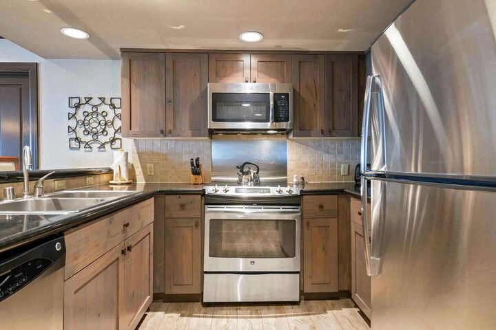 1 Bdrm Platinum TS - Kitchen