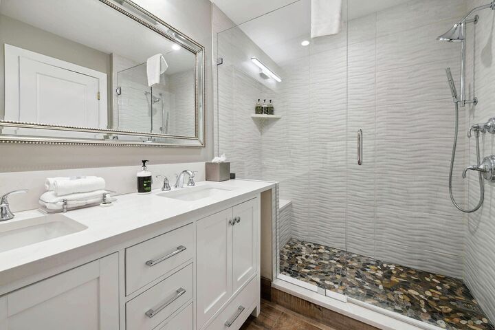 #333A - Bathroom
