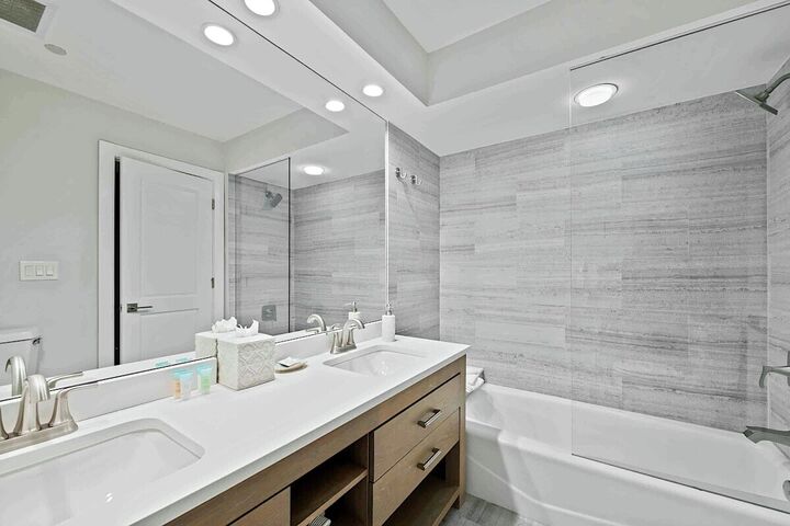 #233A - Ensuite Bathroom