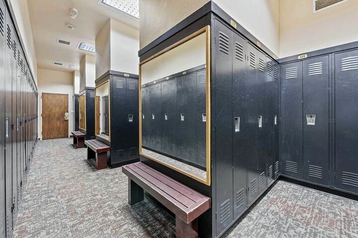 Ski Lockers & Locker Room