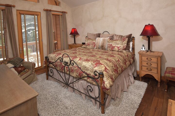 4 Bdrm + Loft - Master Bedroom