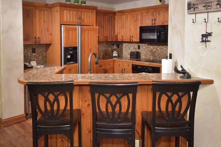 4 Bdrm + Loft - Kitchen