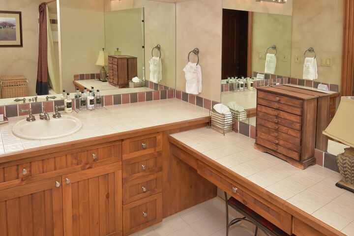 4 Bdrm + Loft - Bathroom