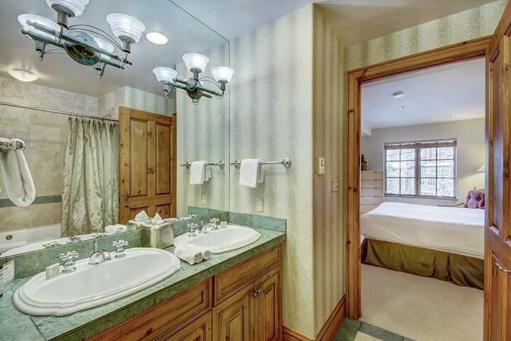 1 Bdrm + Den - Ensuite Bathroom