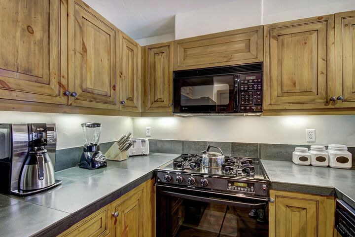 1 Bdrm + Den - Kitchen