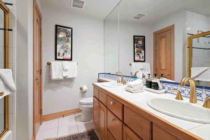 #206 - Ensuite Bathroom