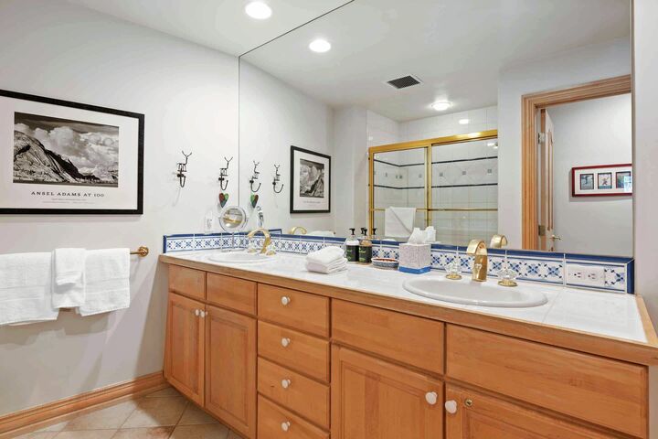 #206 - Master Ensuite Bathroom