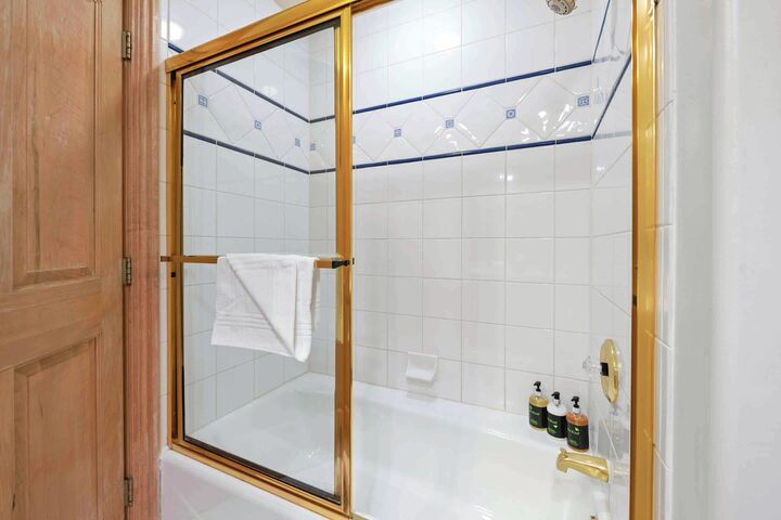 #206 - Ensuite Bathroom