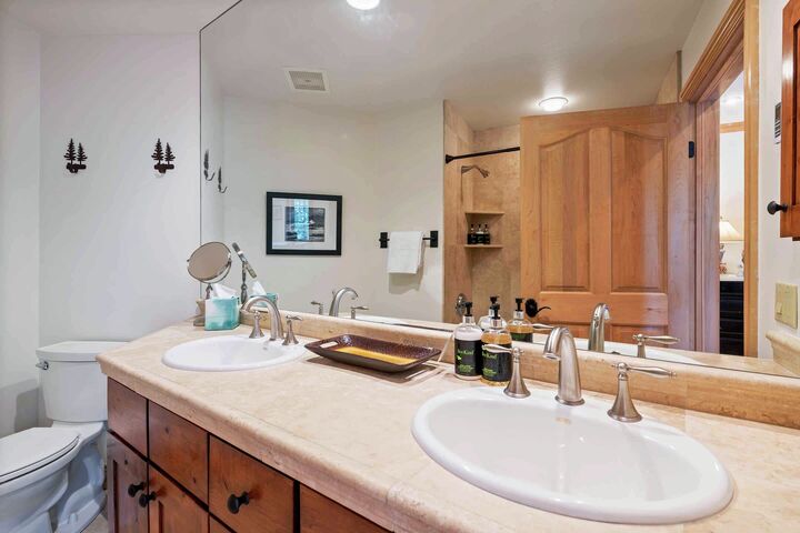 #205 - Master Ensuite Bathroom