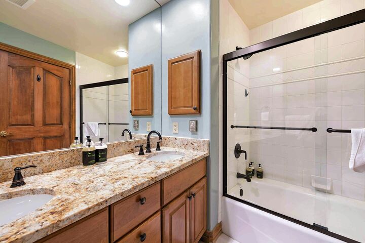 #305 - Bathroom