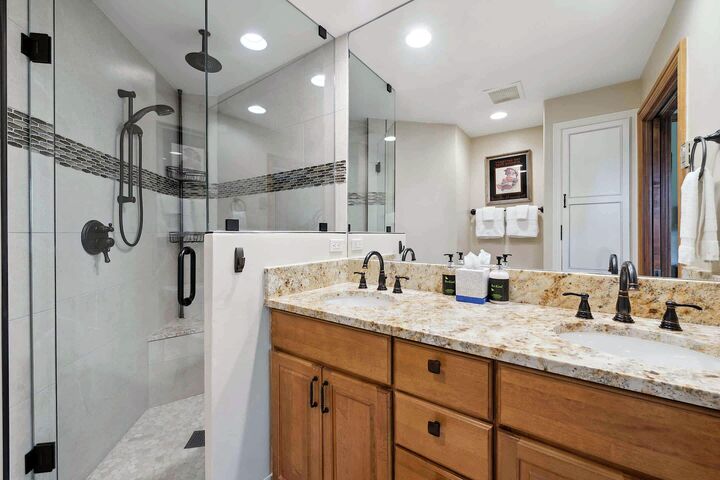 #305 - Master Ensuite Bathroom