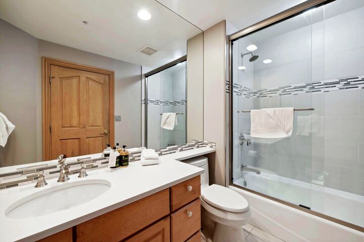 #101 - Bathroom
