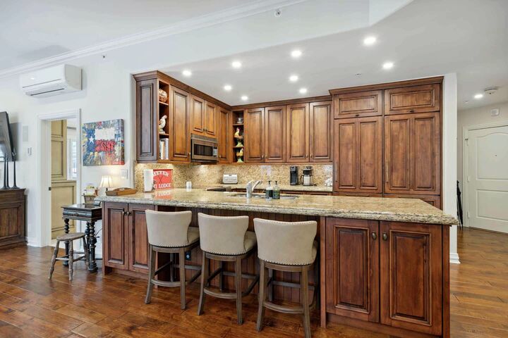 #209 - Kitchen Bar