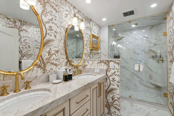 #209 - Master Ensuite Bathroom