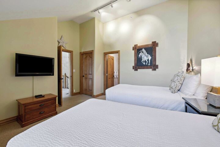 #405 - Bedroom