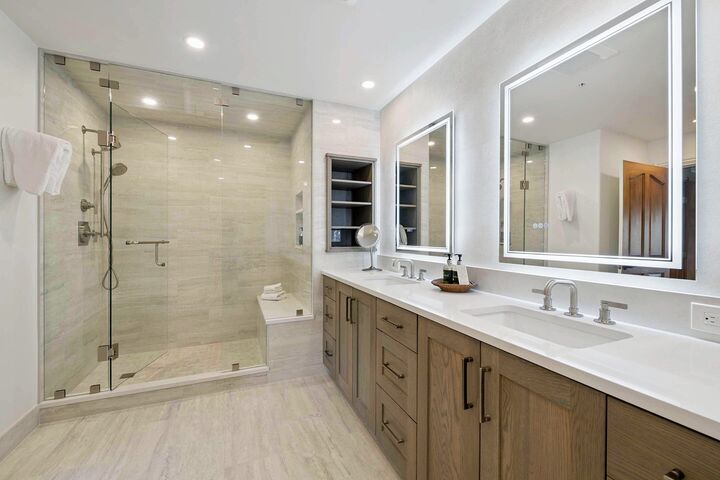 #405 - Ensuite Bathroom