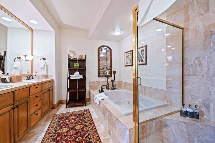 #405 - Master Ensuite Bathroom