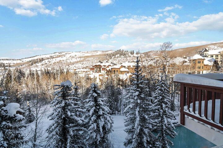 #405 - Balcony View