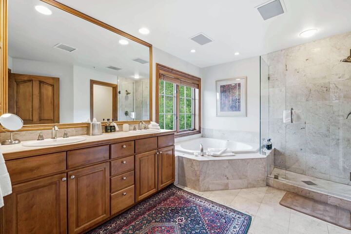 #407 - Ensuite Bathroom