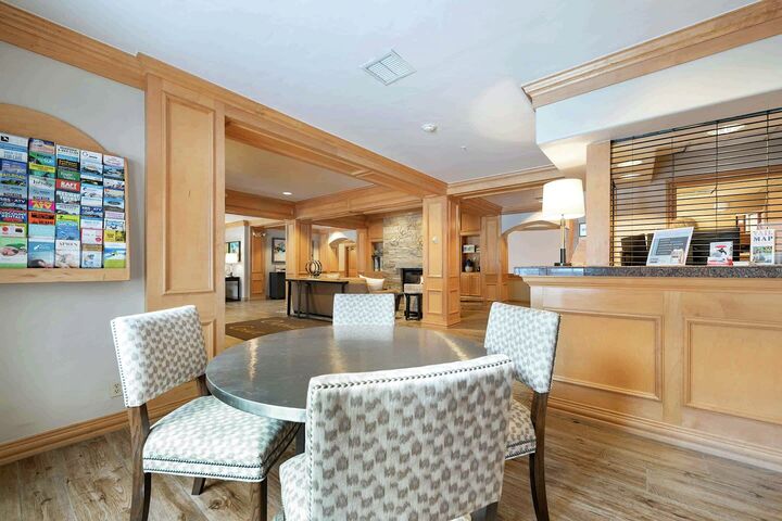 Lobby & Reception
