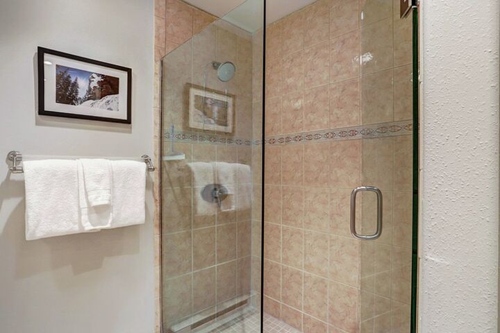 #A208 - Beaver Creek Retreat - Ensuite Bathroom