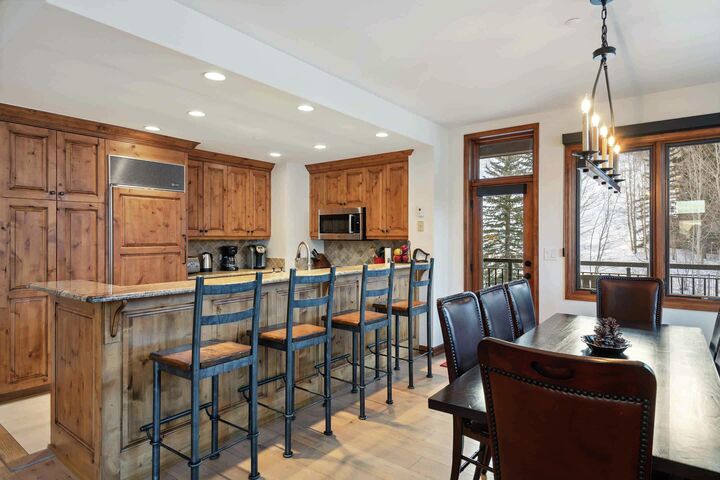 Kitchen & Dining Area