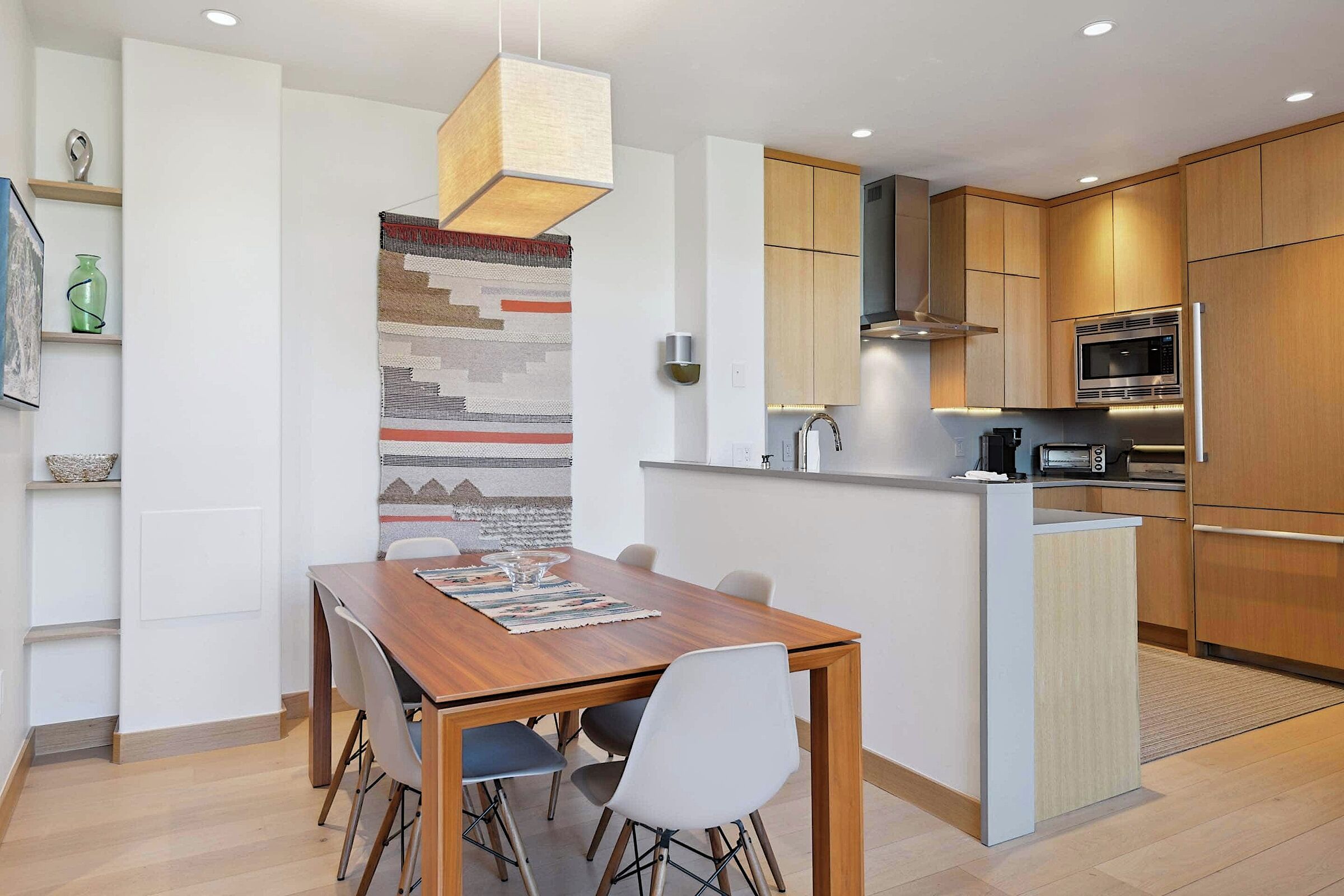 Dining Area & Kitchen