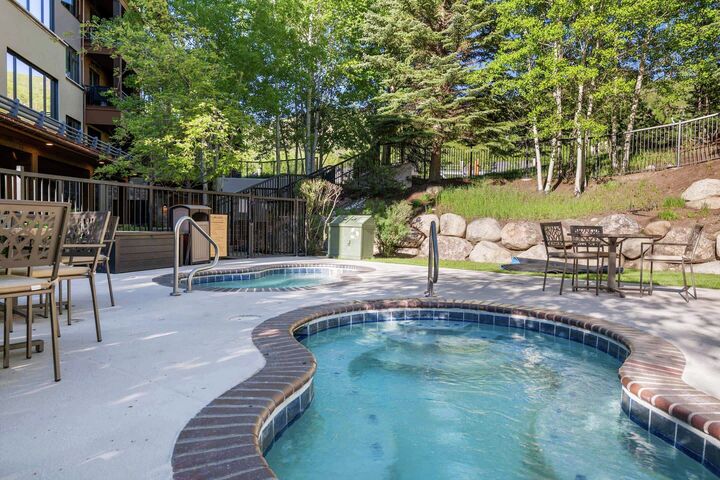 Outdoor Hot Tubs