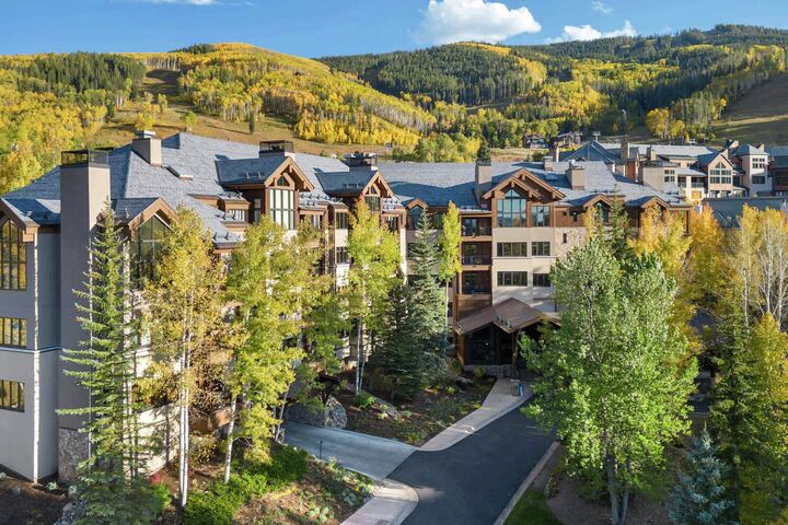 Highlands Lodge exterior - autumn