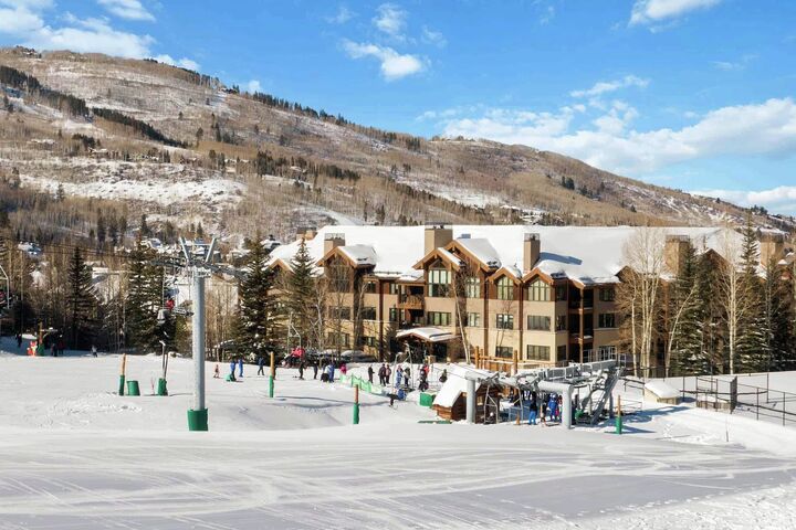 Highlands Lodge exterior - winter