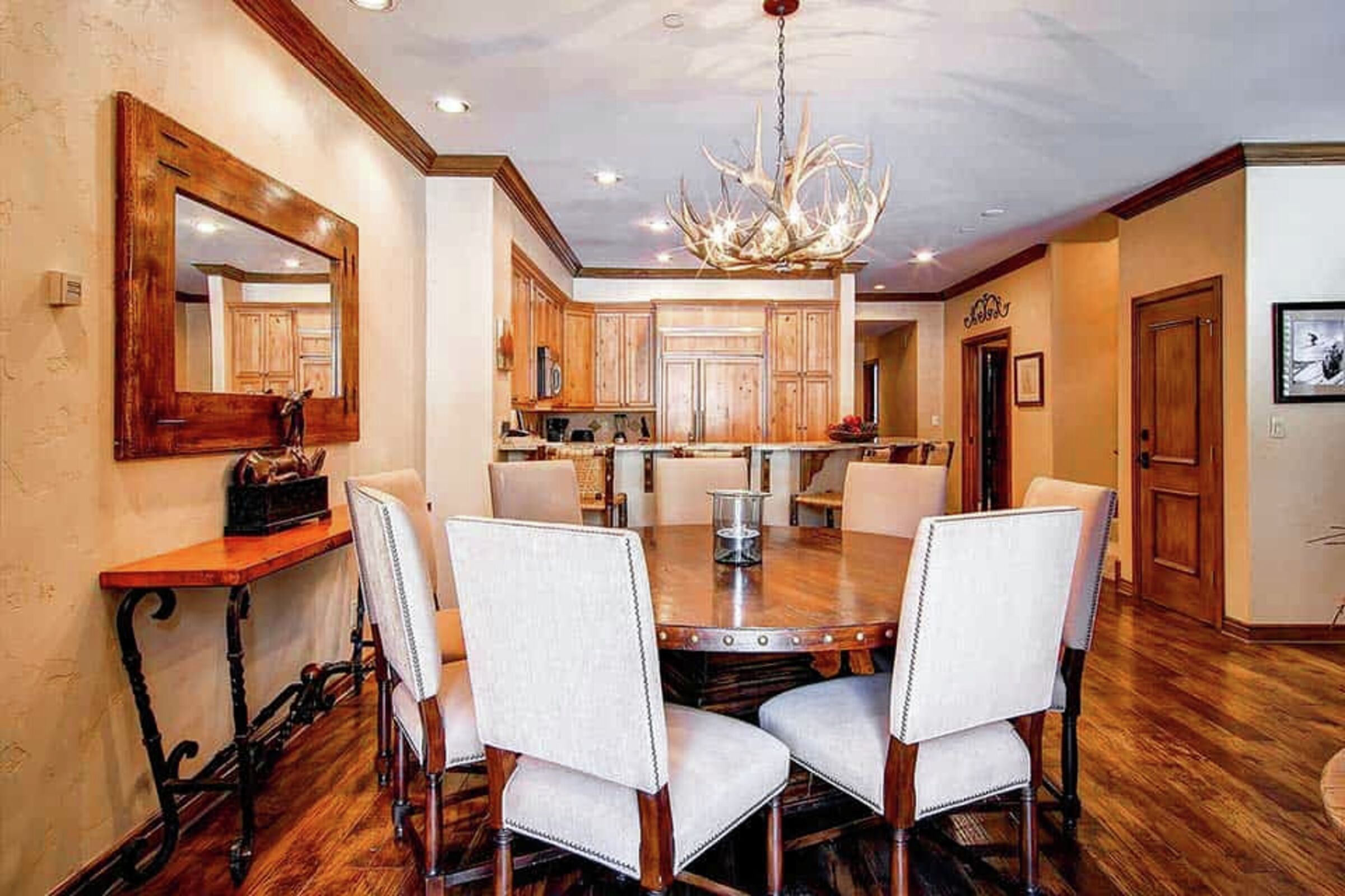 #200 - Dining Area