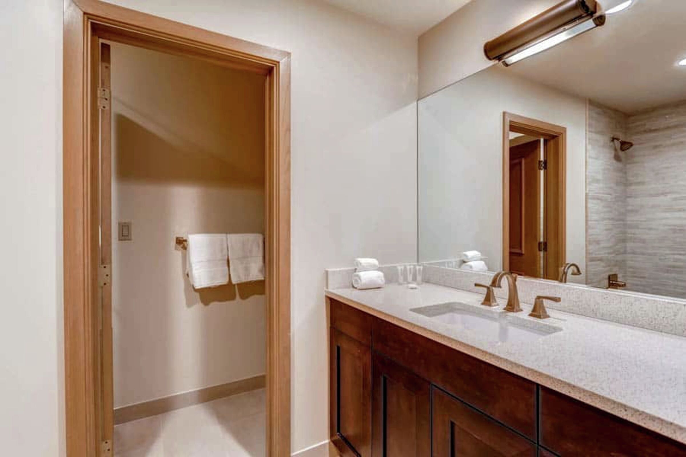 #505 - Ensuite Bathroom