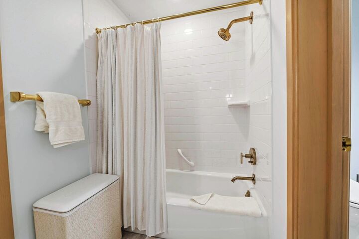 #222 - Ensuite Bathroom