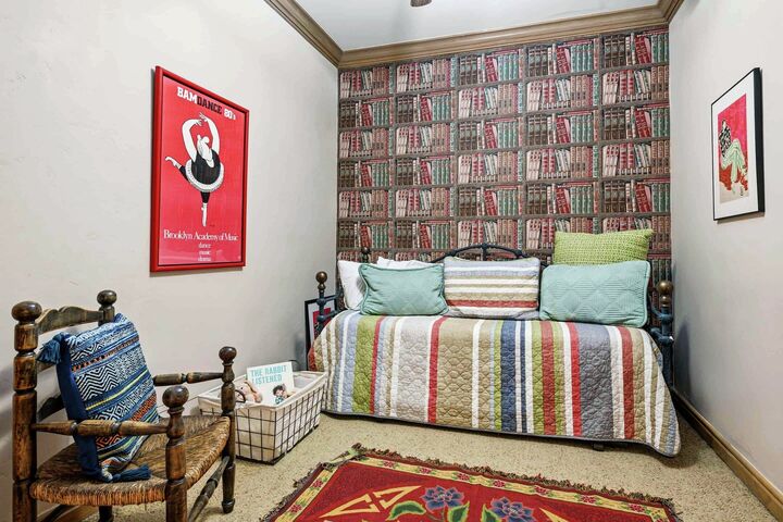 #222 - Den with Daybed