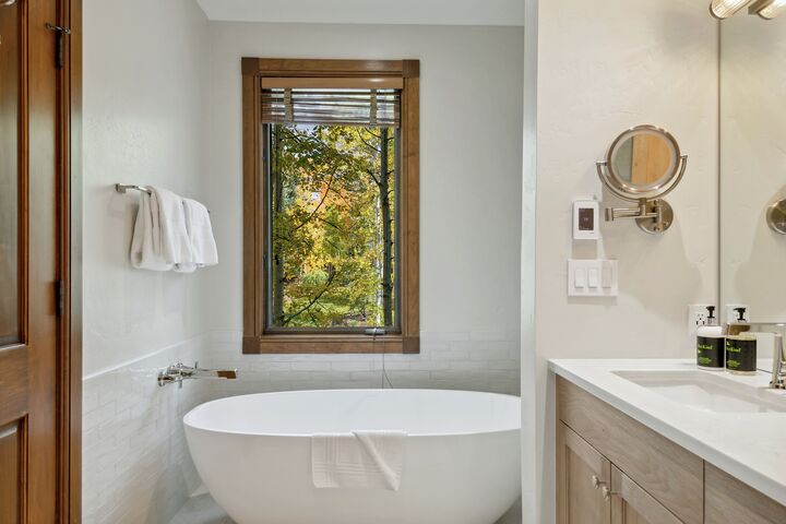 #204 - Master Ensuite Bathroom
