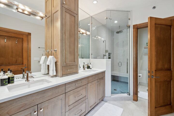 #204 - Master Ensuite Bathroom