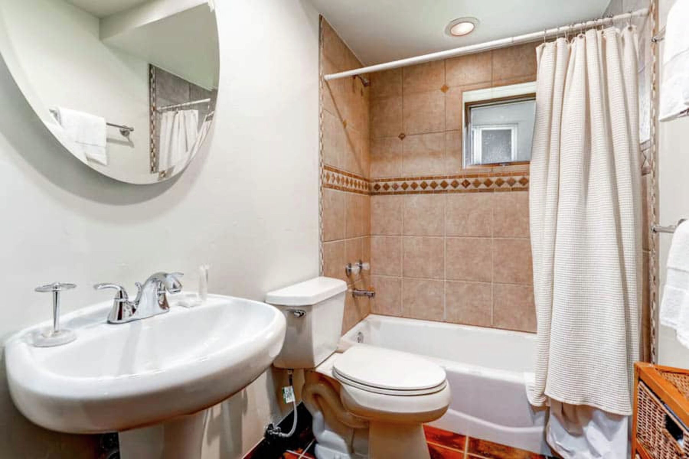 #N5 - Ensuite Bathroom
