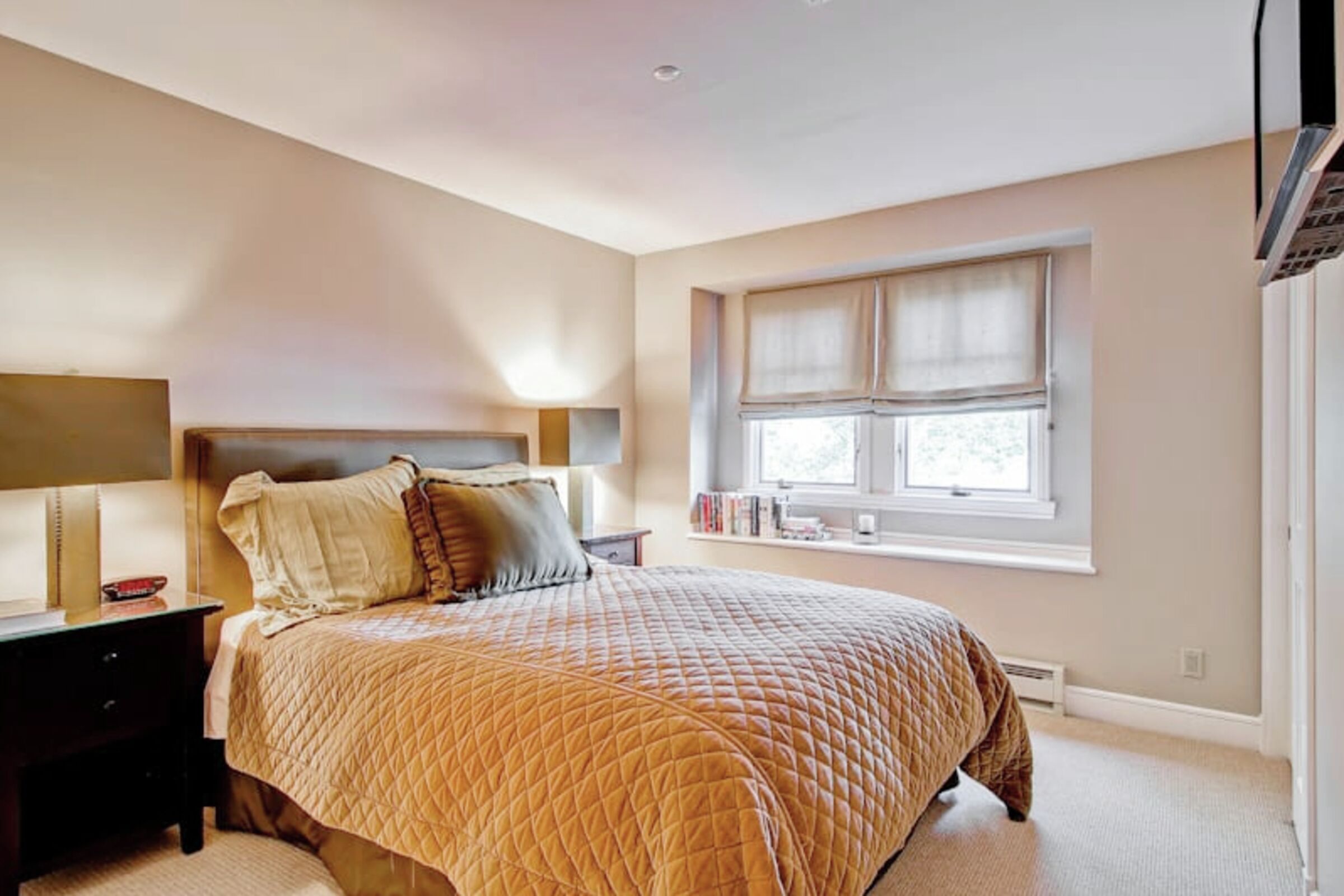 #R4 - Bedroom
