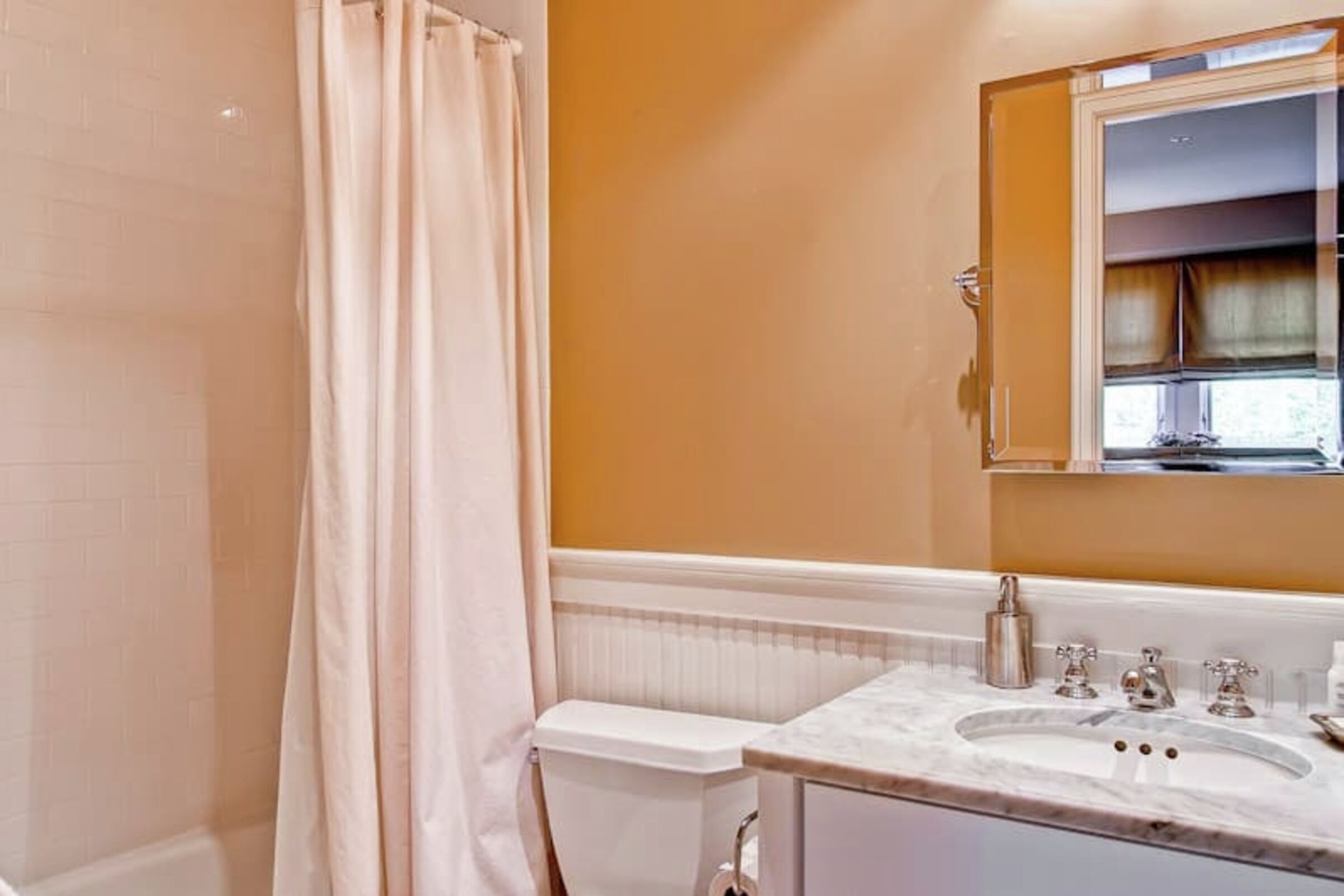 #R4 - Ensuite Bathroom