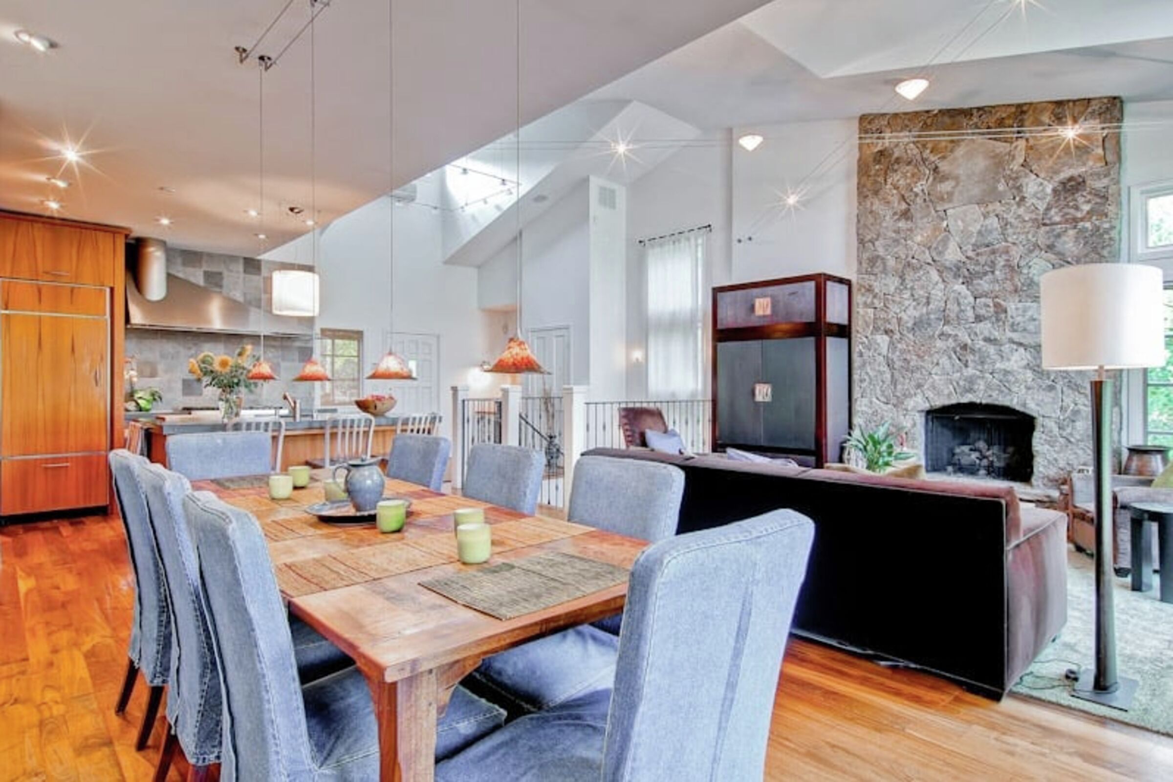 #R4 - Dining Area