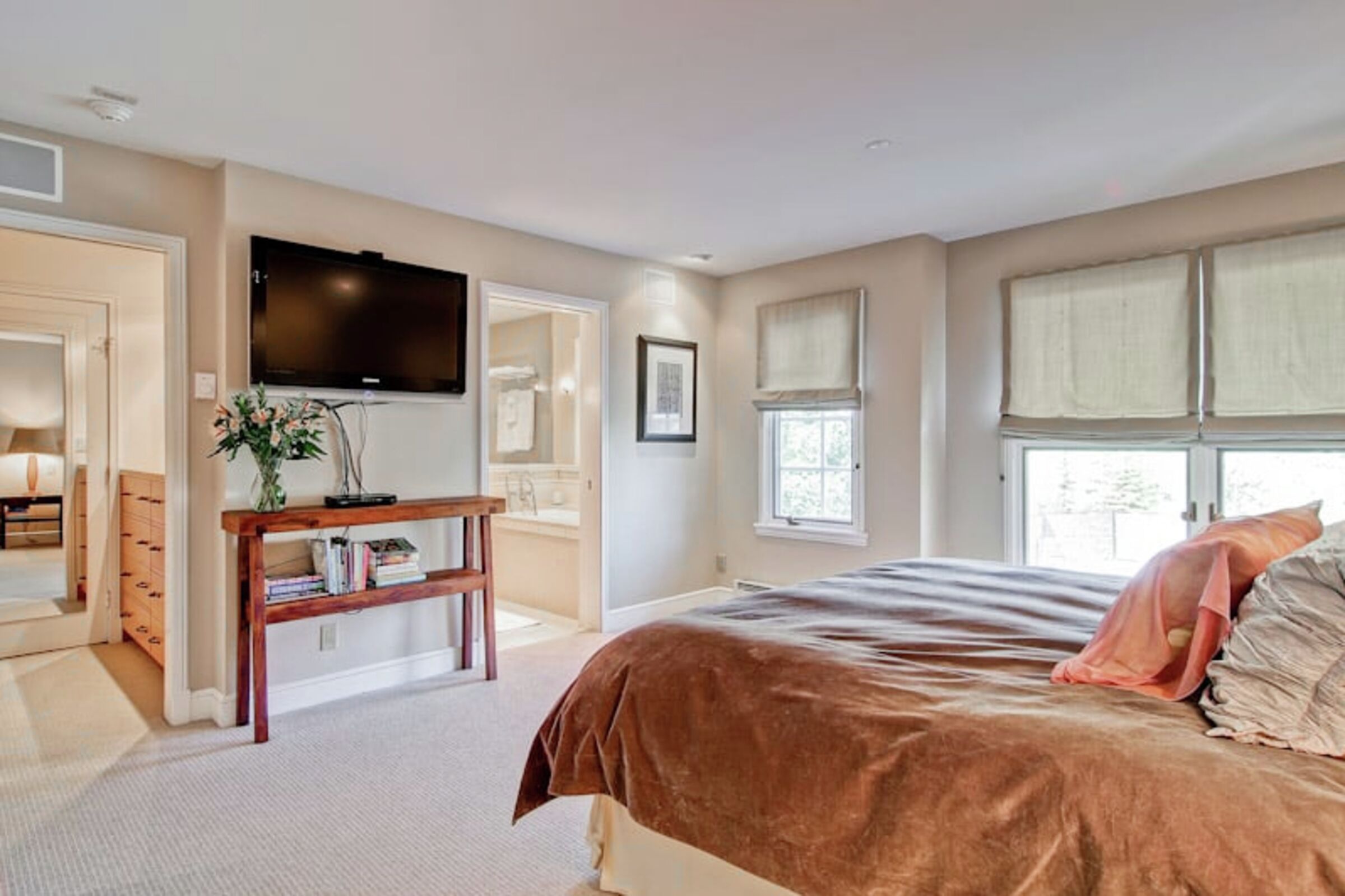 #R4 - Master Bedroom