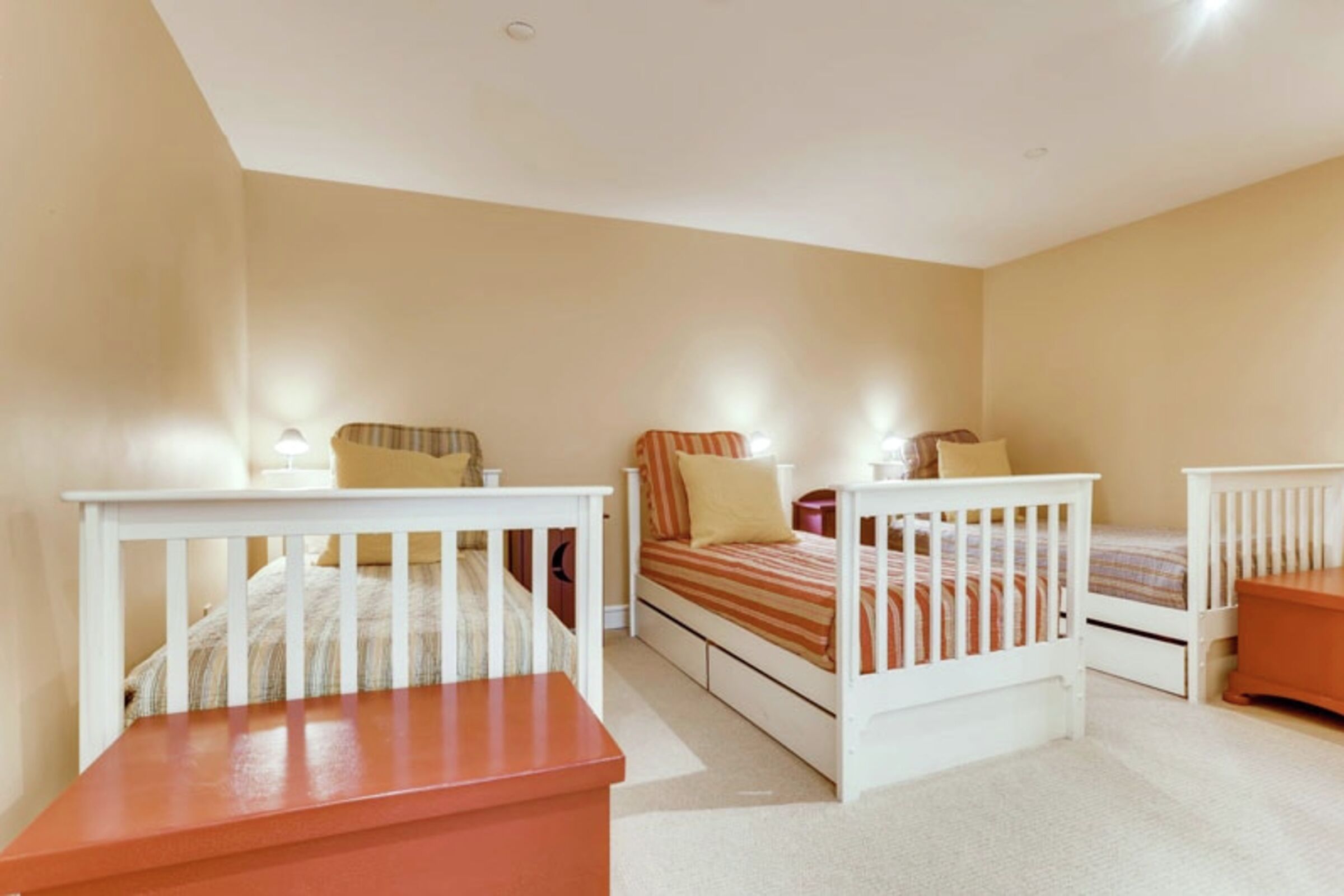 #R4 - Bedroom