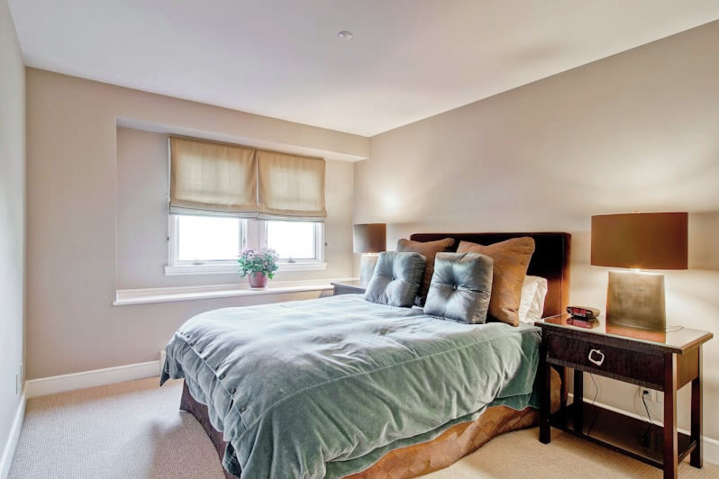 #R4 - Bedroom