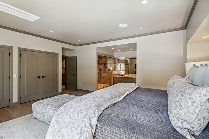 #09 - Master Bedroom