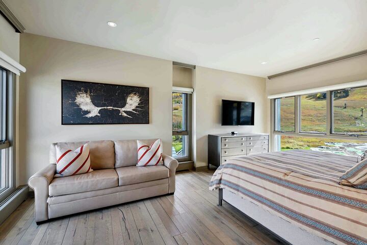 #09 - Bedroom