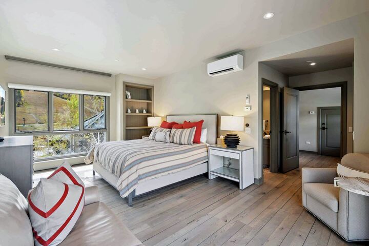 #09 - Bedroom