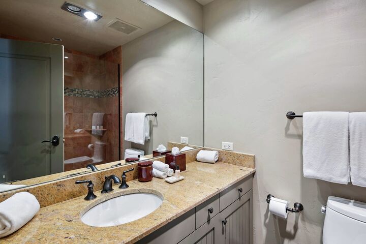 #09 - Ensuite Bathroom