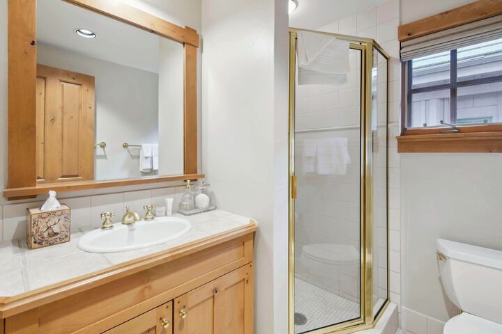 #219 - Ensuite Bathroom